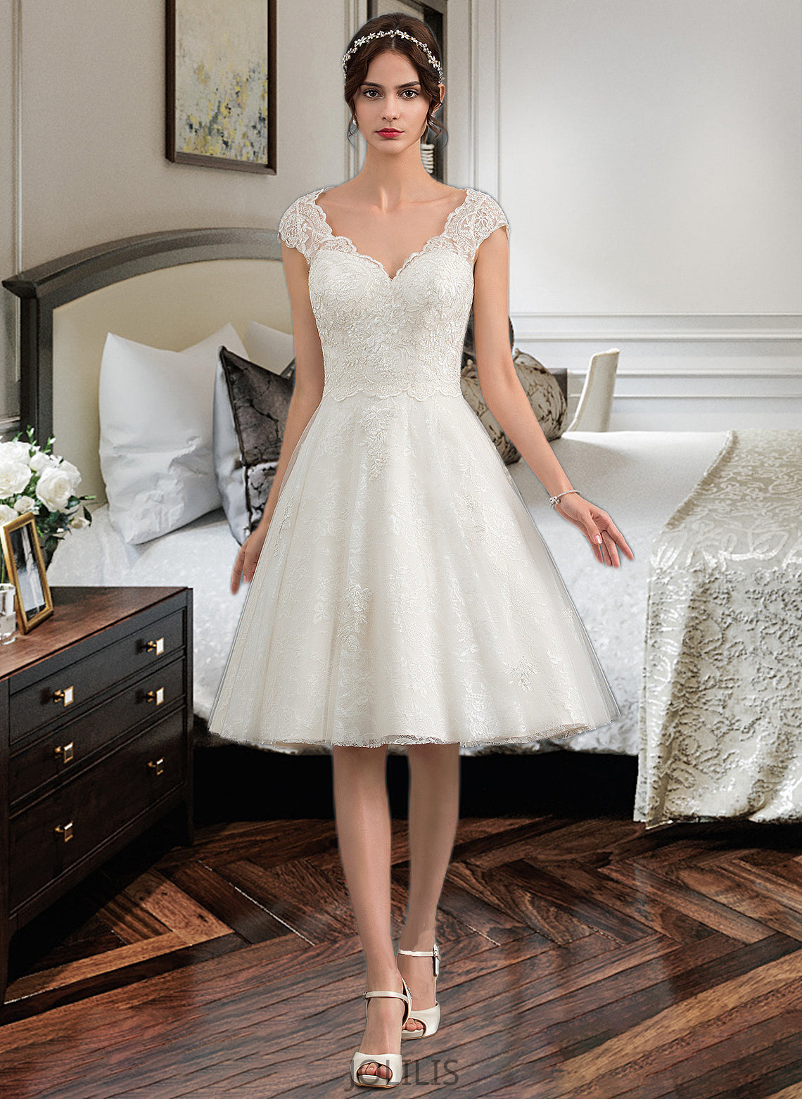 Logan A-Line V-neck Knee-Length Tulle Lace Wedding Dress HIP0013700