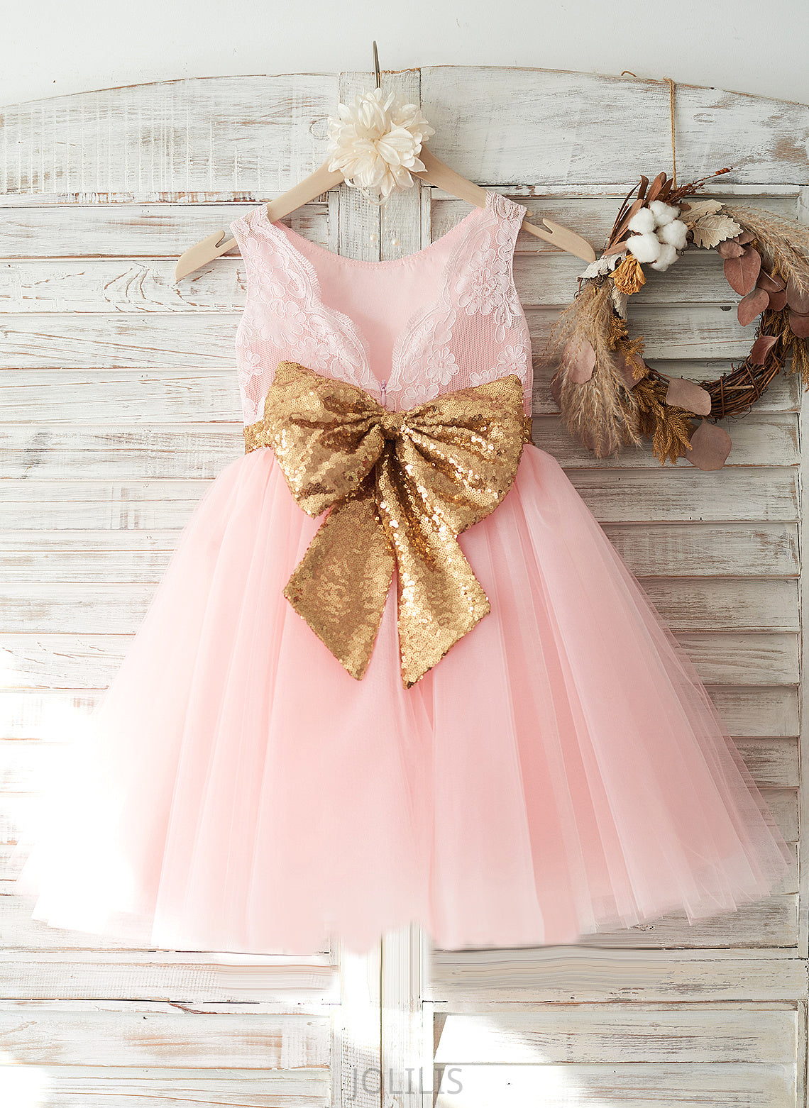 Flower Tulle/Lace/Sequined Knee-length Bow(s)/V - Girl A-Line Flower Girl Dresses Back Dress Patti Neck Sleeveless With Scoop