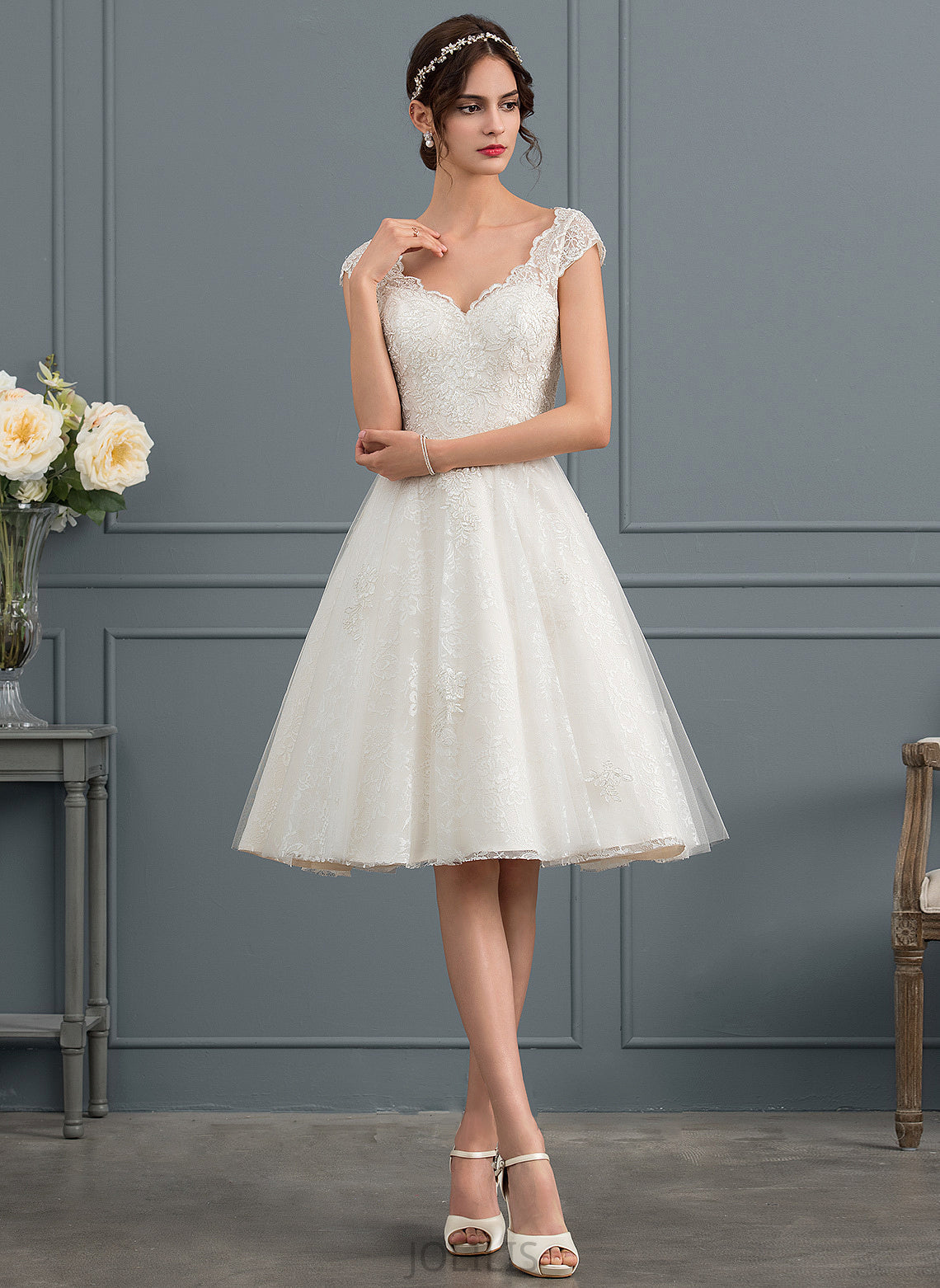 V-neck Wedding Dresses Knee-Length Dress Vera Wedding Tulle A-Line Lace