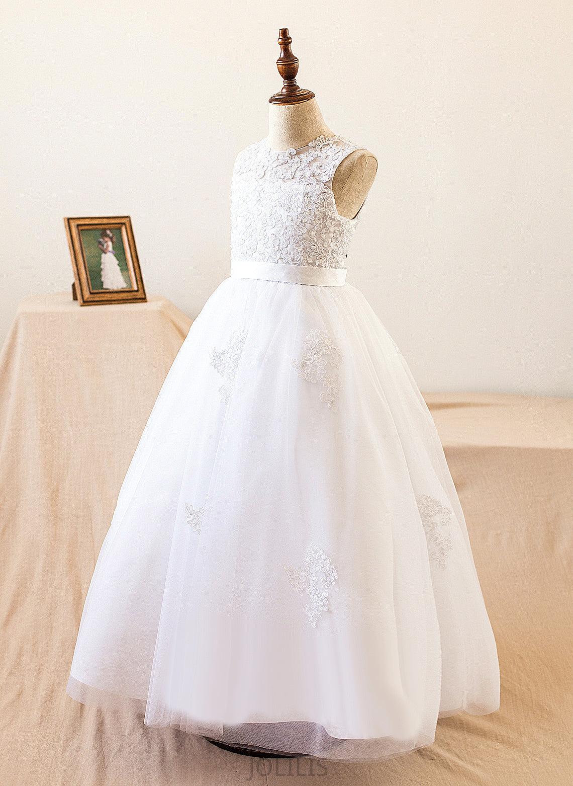 With A-Line/Princess Neck Sleeveless - Beading/Appliques Scoop Flower Flower Girl Dresses Satin/Tulle Clara Dress Girl Floor-length