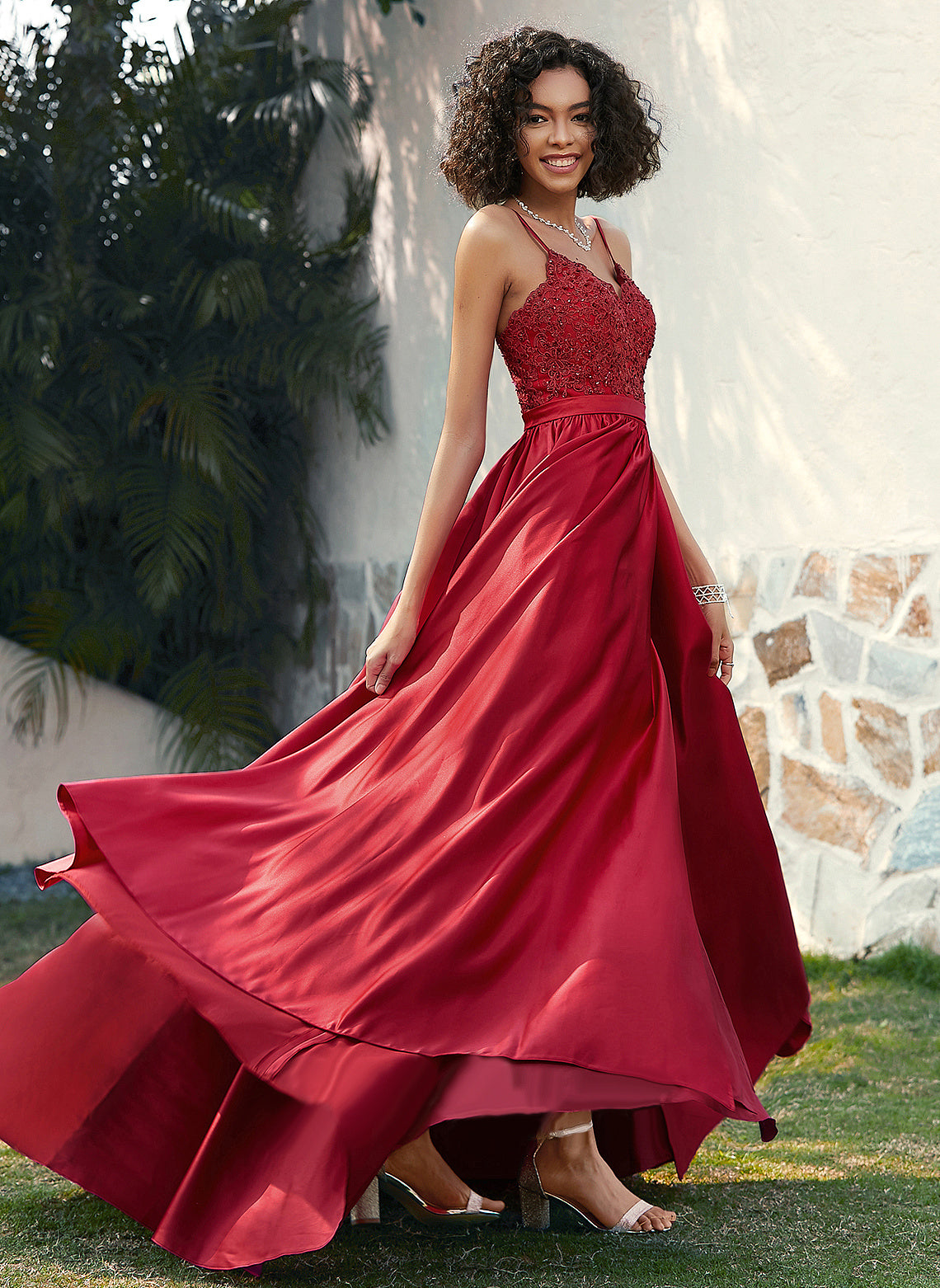 Beading Sweep Amina Train With Ball-Gown/Princess Lace Satin V-neck Sequins Prom Dresses